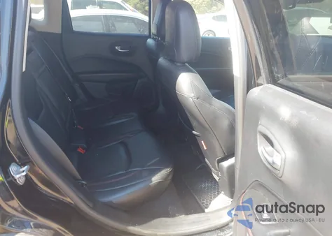 2018 Jeep Compass Trailhawk 4X4 из США, поврежденный, VIN 3C4NJDDB7JT129041